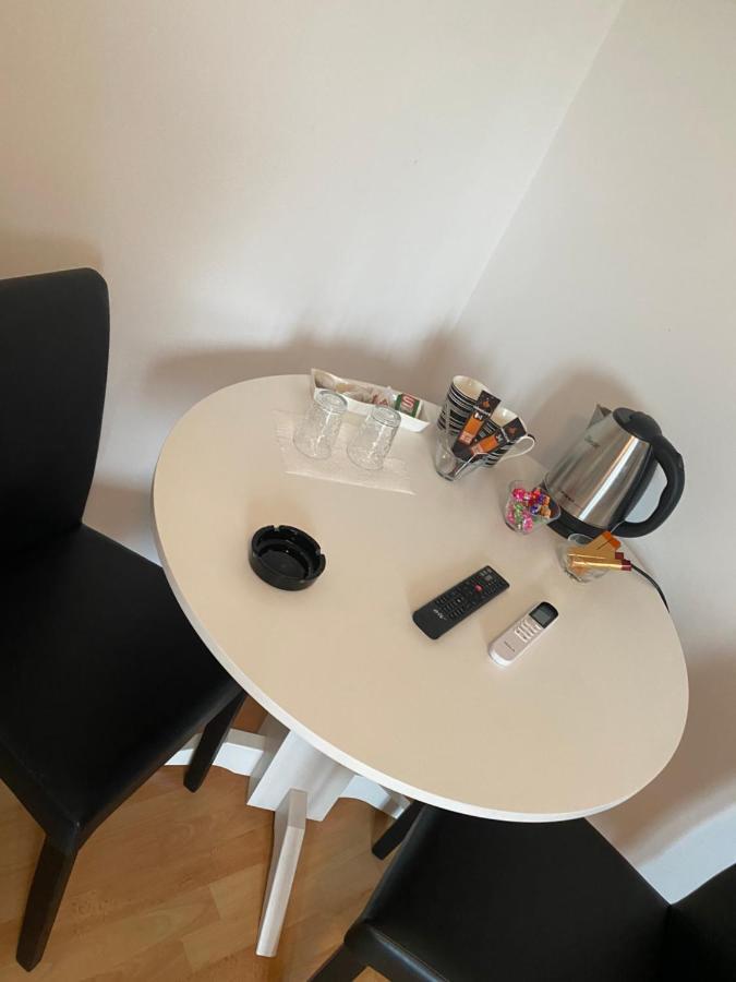 Apartmani Petra Novi Sad Buitenkant foto