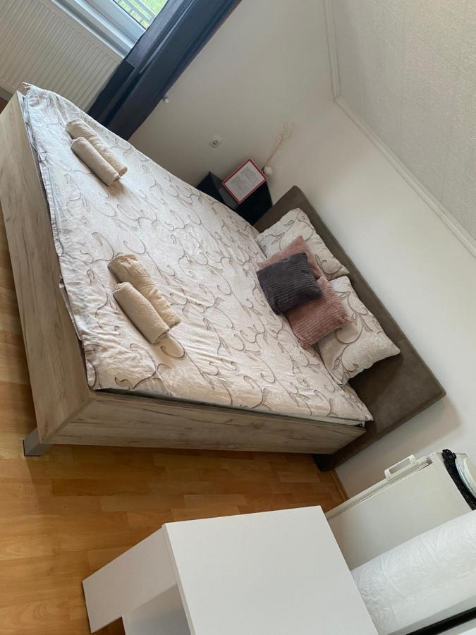 Apartmani Petra Novi Sad Buitenkant foto