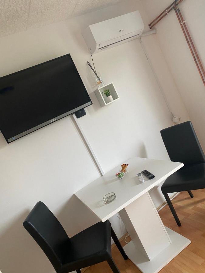 Apartmani Petra Novi Sad Buitenkant foto