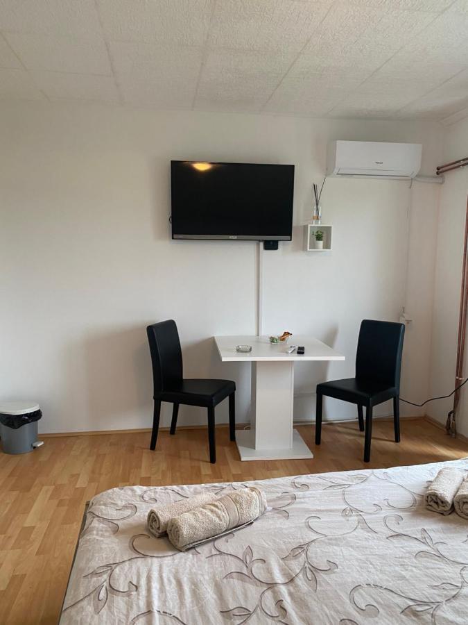 Apartmani Petra Novi Sad Buitenkant foto